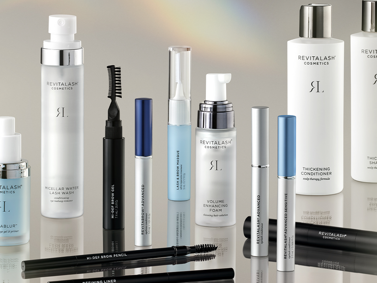 Mi lehet jobb ajándék a gyönyörű pilláknál és szemöldöknél?